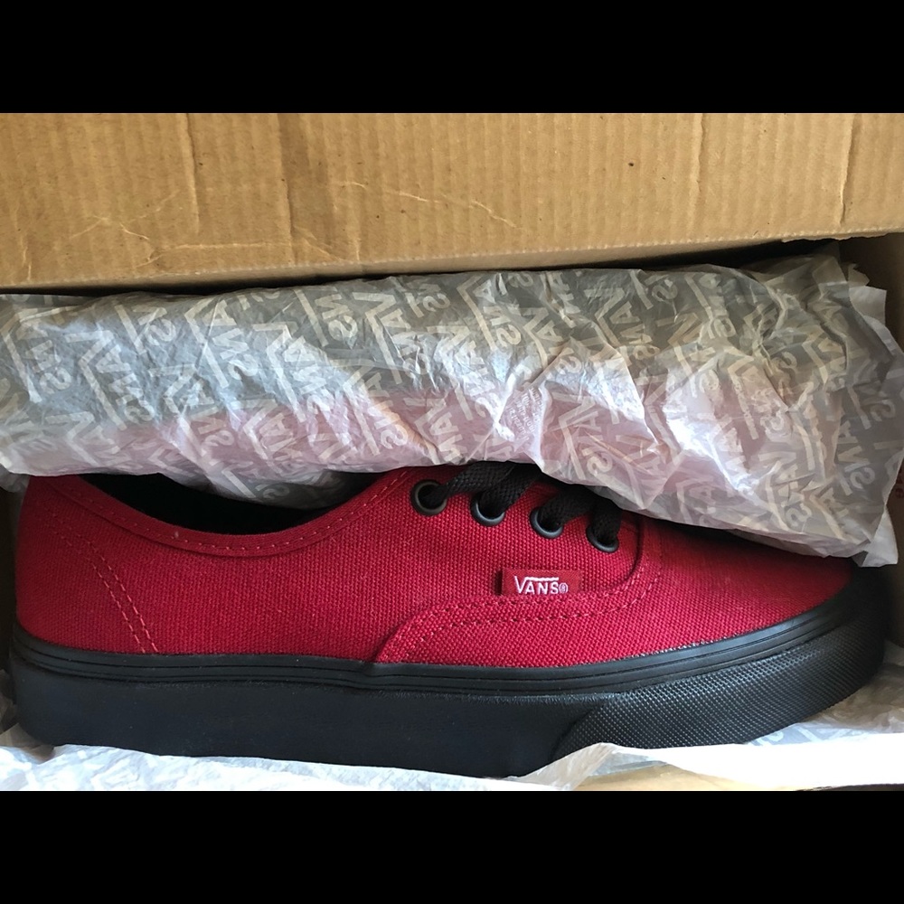 Vans Red & Black⚫️🔴